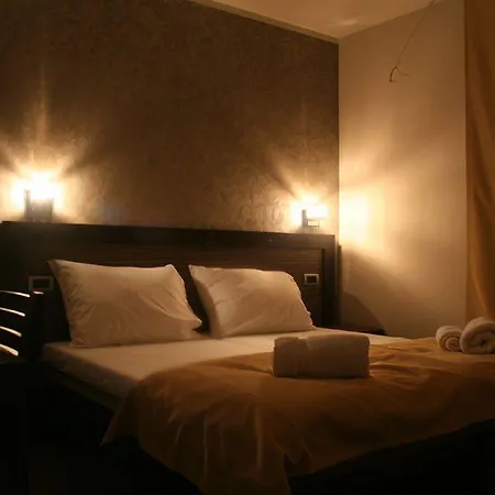 Mystique 4*