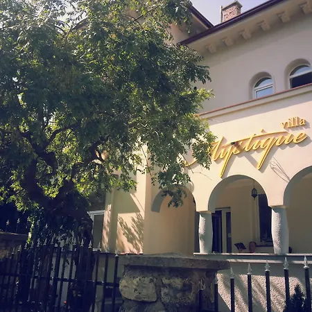 Mystique ゲストハウス 4*