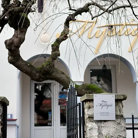 ゲストハウス Mystique 4*