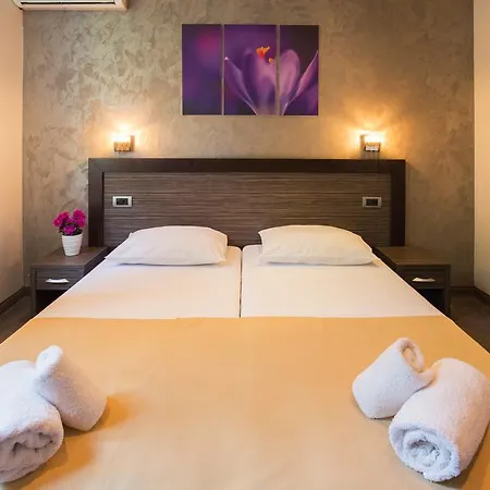 Mystique ゲストハウス 4*