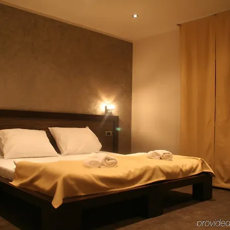Mystique 4*