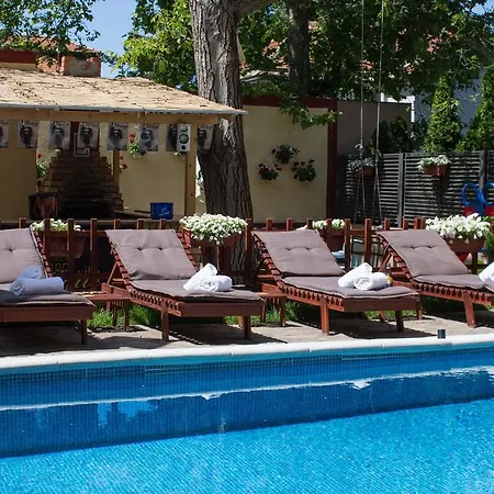 ゲストハウス Mystique 4*